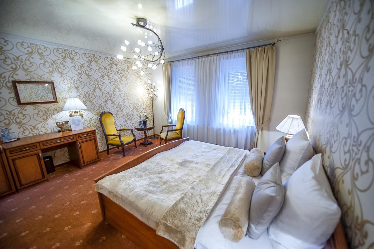 Hotel Imperium Пекары-Слёнске Экстерьер фото