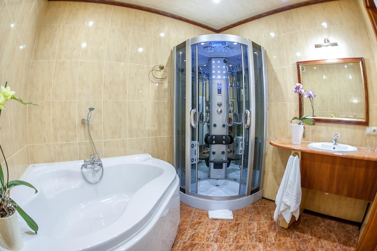 Hotel Imperium Пекары-Слёнске Экстерьер фото