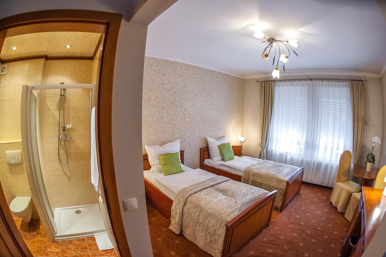 Hotel Imperium Пекары-Слёнске Экстерьер фото