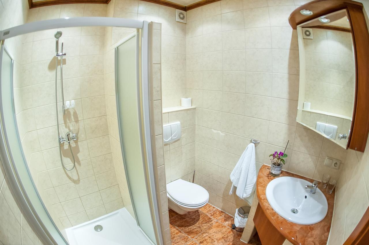 Hotel Imperium Пекары-Слёнске Экстерьер фото
