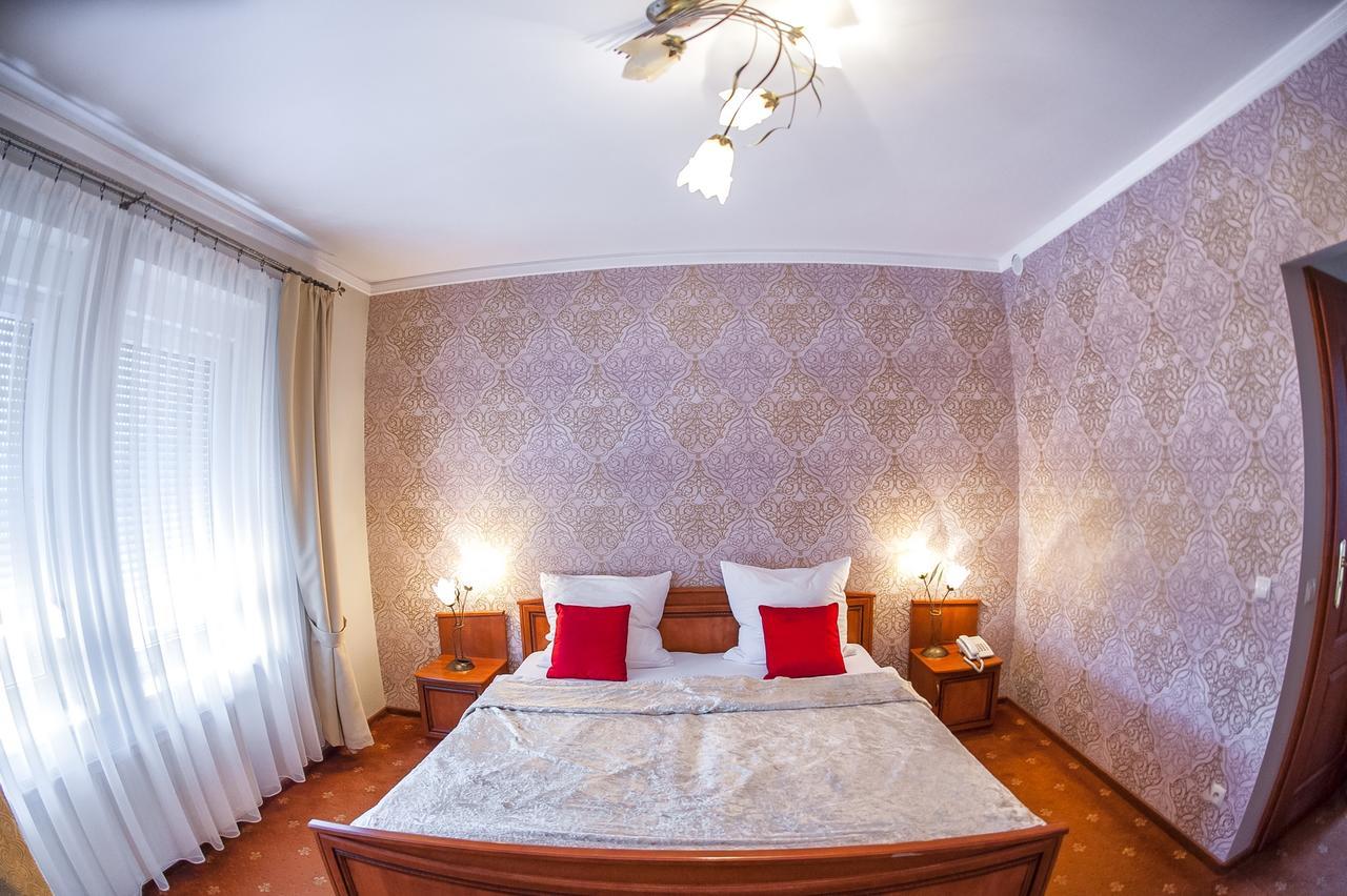 Hotel Imperium Пекары-Слёнске Экстерьер фото