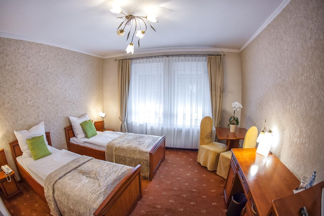 Hotel Imperium Пекары-Слёнске Экстерьер фото