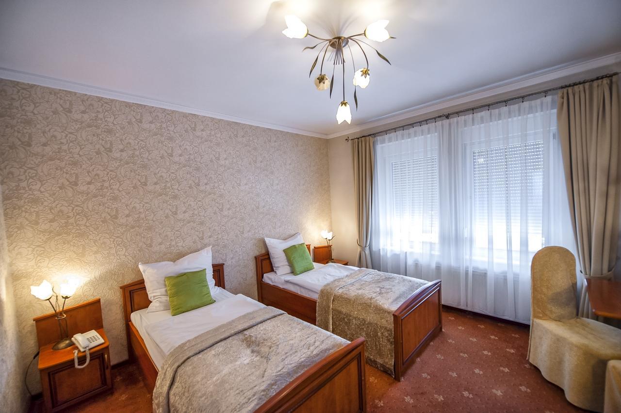 Hotel Imperium Пекары-Слёнске Экстерьер фото