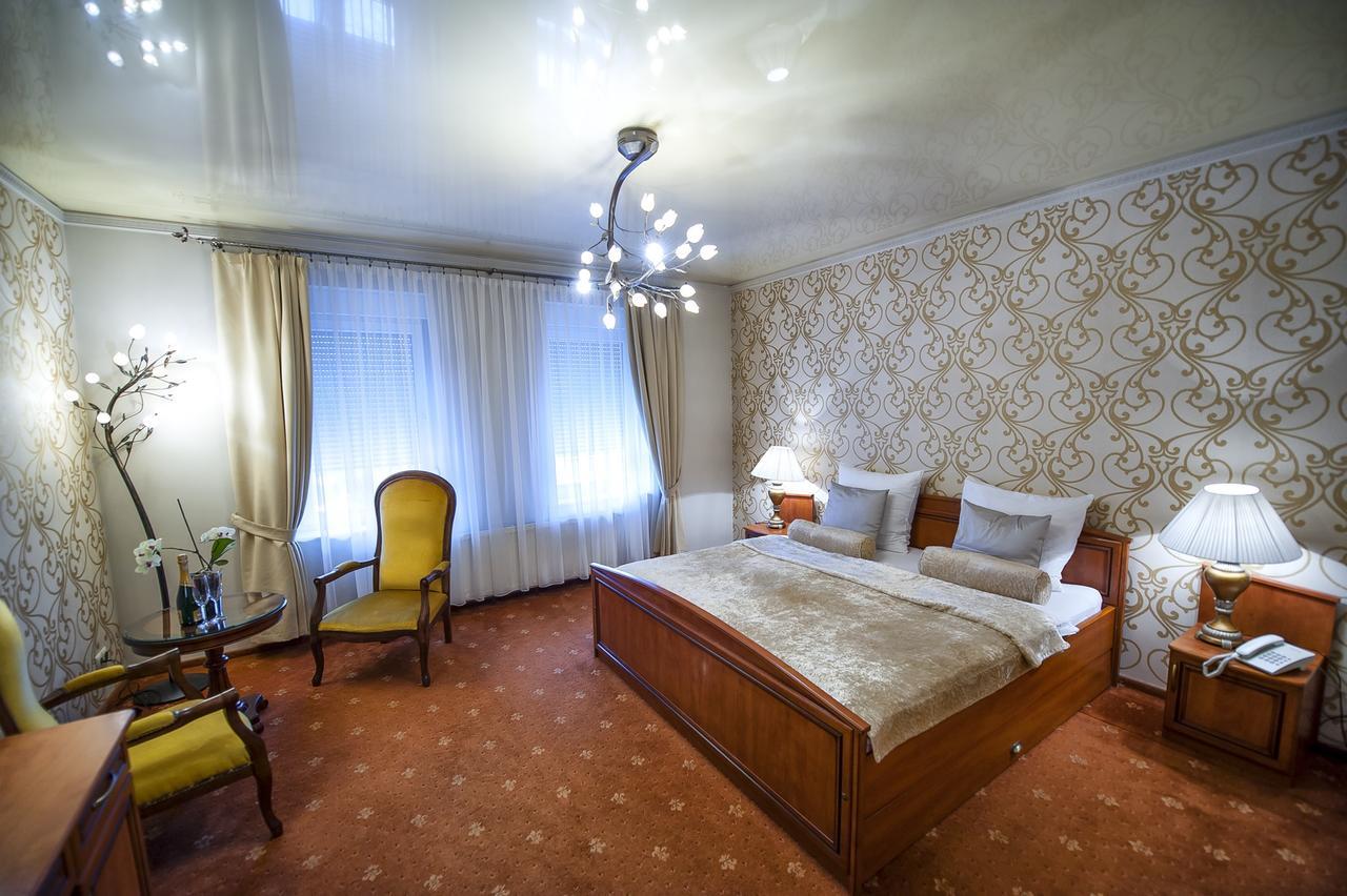 Hotel Imperium Пекары-Слёнске Экстерьер фото